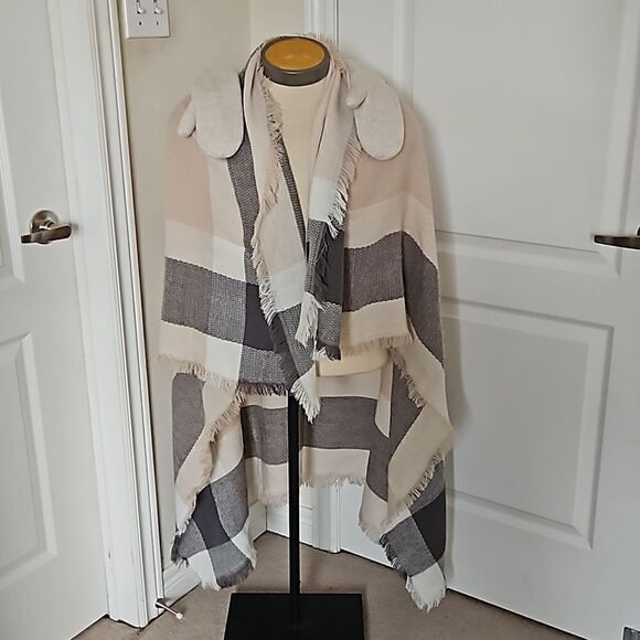 Ardene Women's Scarf & Gloves Set Cream - Picture 2 of 16